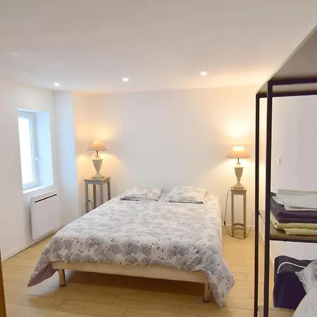 Maison De Entiere * Diou (Allier)